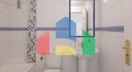 Просторная и светлая квартира с видом на море и горы в Торребланка