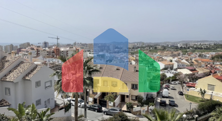 Стильные апартаменты с 2 спальнями и видом на море в самом центре Фуэнхиролы