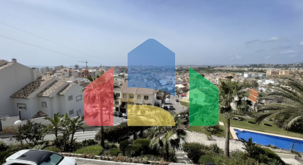 Стильные апартаменты с 2 спальнями и видом на море в самом центре Фуэнхиролы