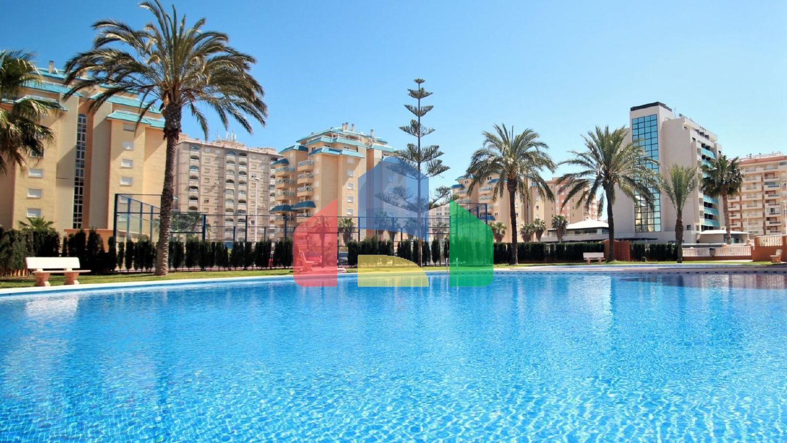 КРАСИВЫЕ ТАУНХАУСЫ В ЛА-МАНГЕ