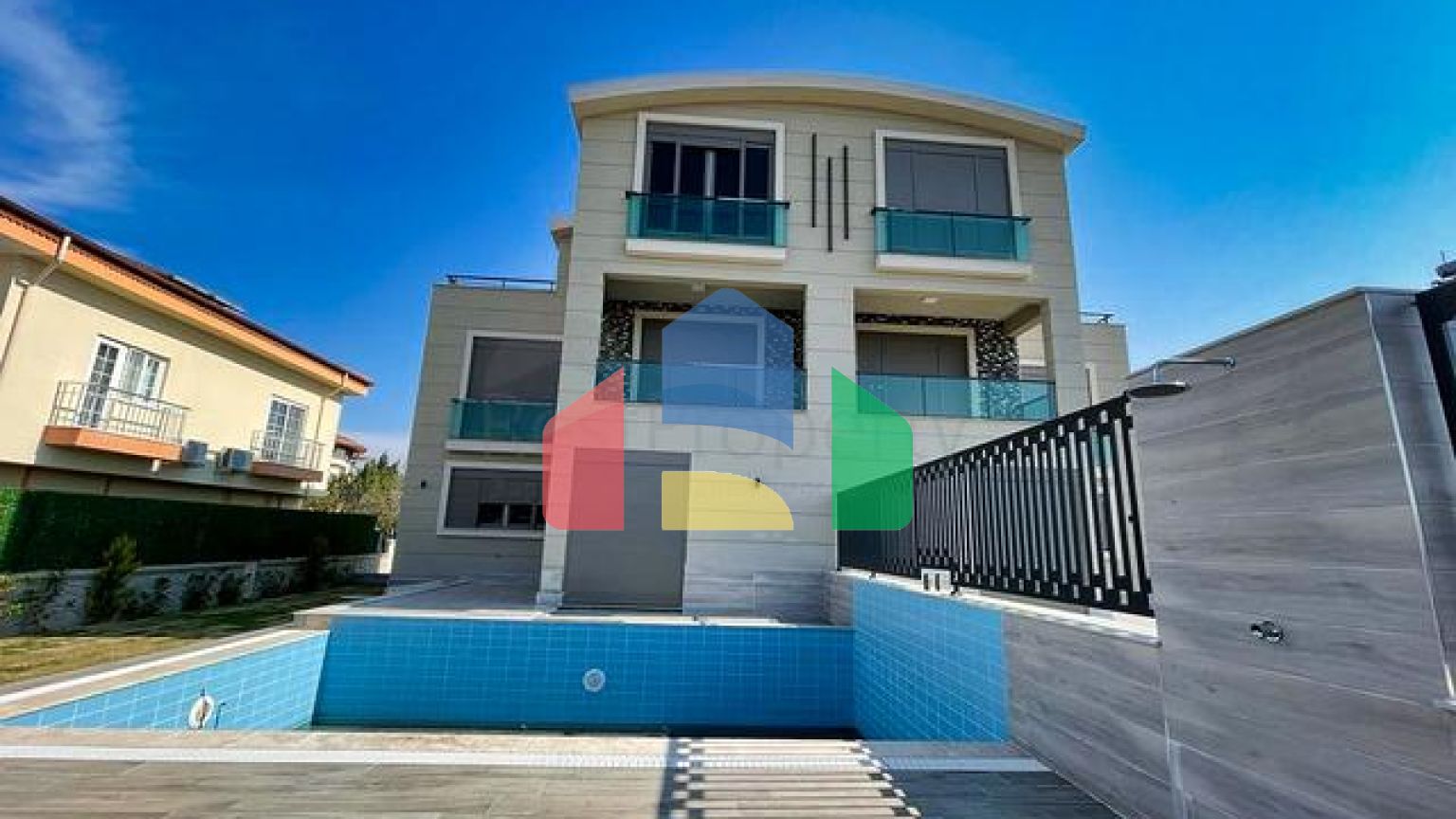 Вілли 4 + 1 з особистим басейном в кадрі Белеку