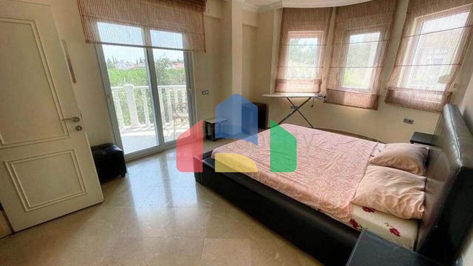 Вілла планування 3 + 1 розміром 320 м2 в районі Белек