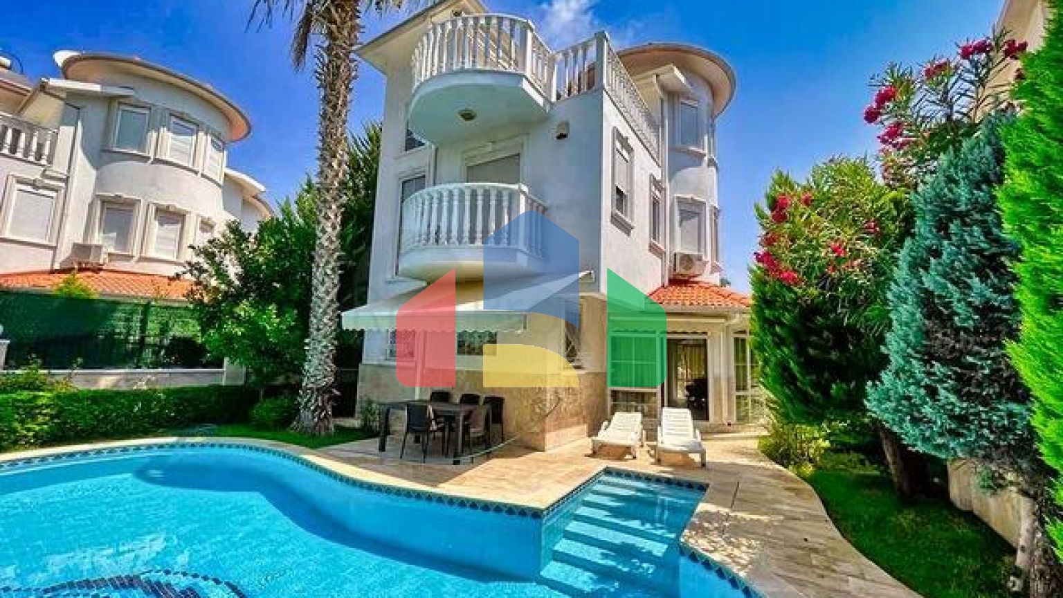 Вілла планування 3 + 1 розміром 320 м2 в районі Белек