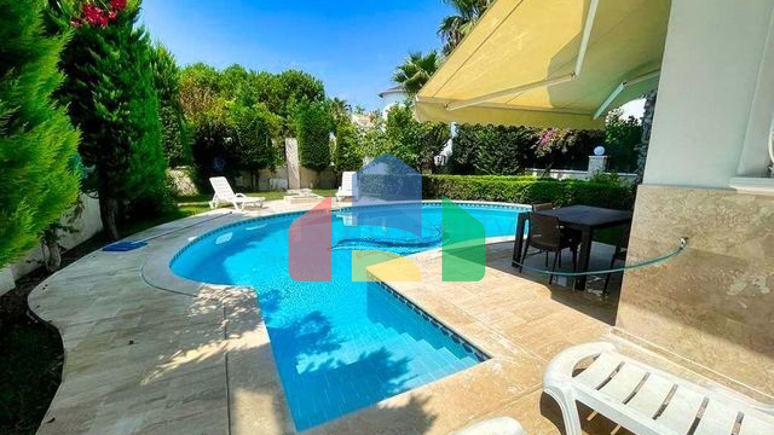 Вілла планування 3 + 1 розміром 320 м2 в районі Белек