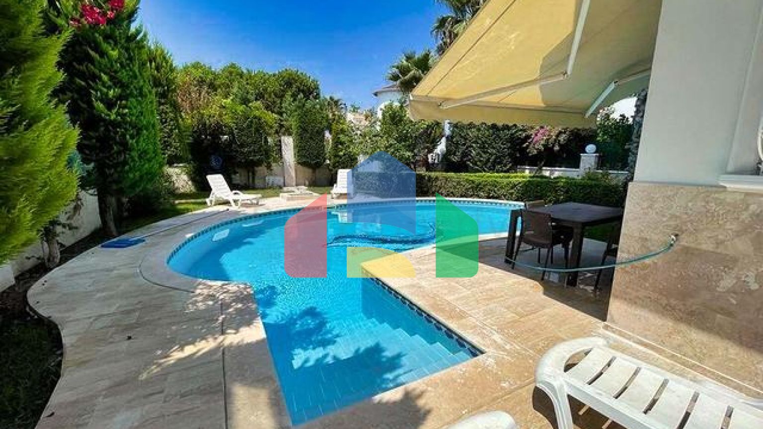 Вілла планування 3 + 1 розміром 320 м2 в районі Белек