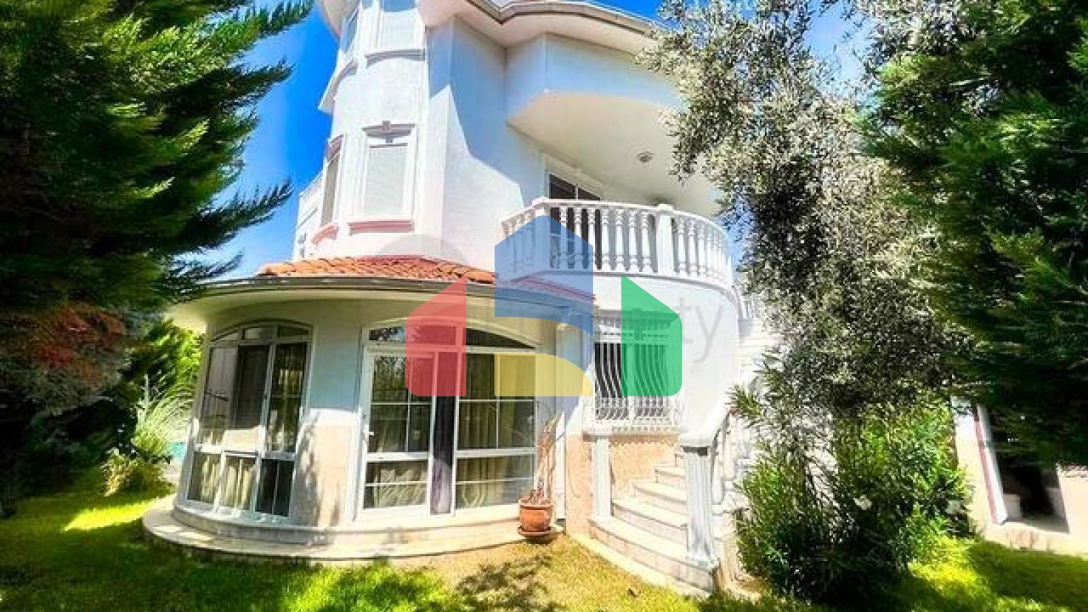 Вілла планування 3 + 1 розміром 320 м2 в районі Белек