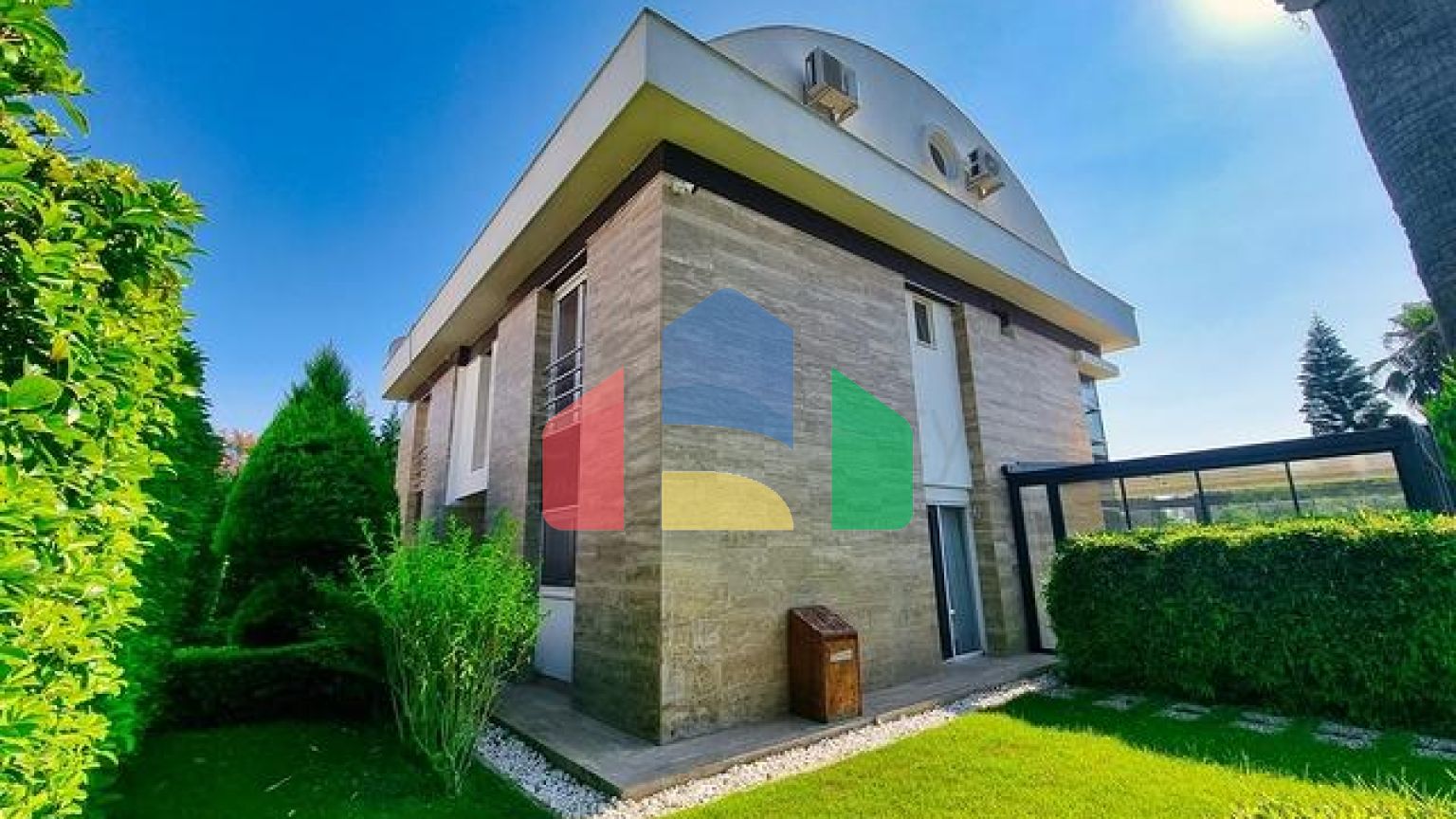 Вилла планировки 4+1 в микрорайоне Кадрие - Анталия