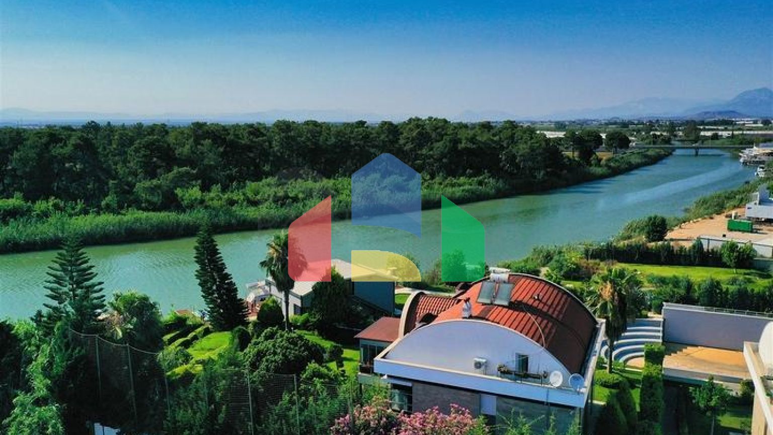 Вилла планировки 4+1 в микрорайоне Кадрие - Анталия