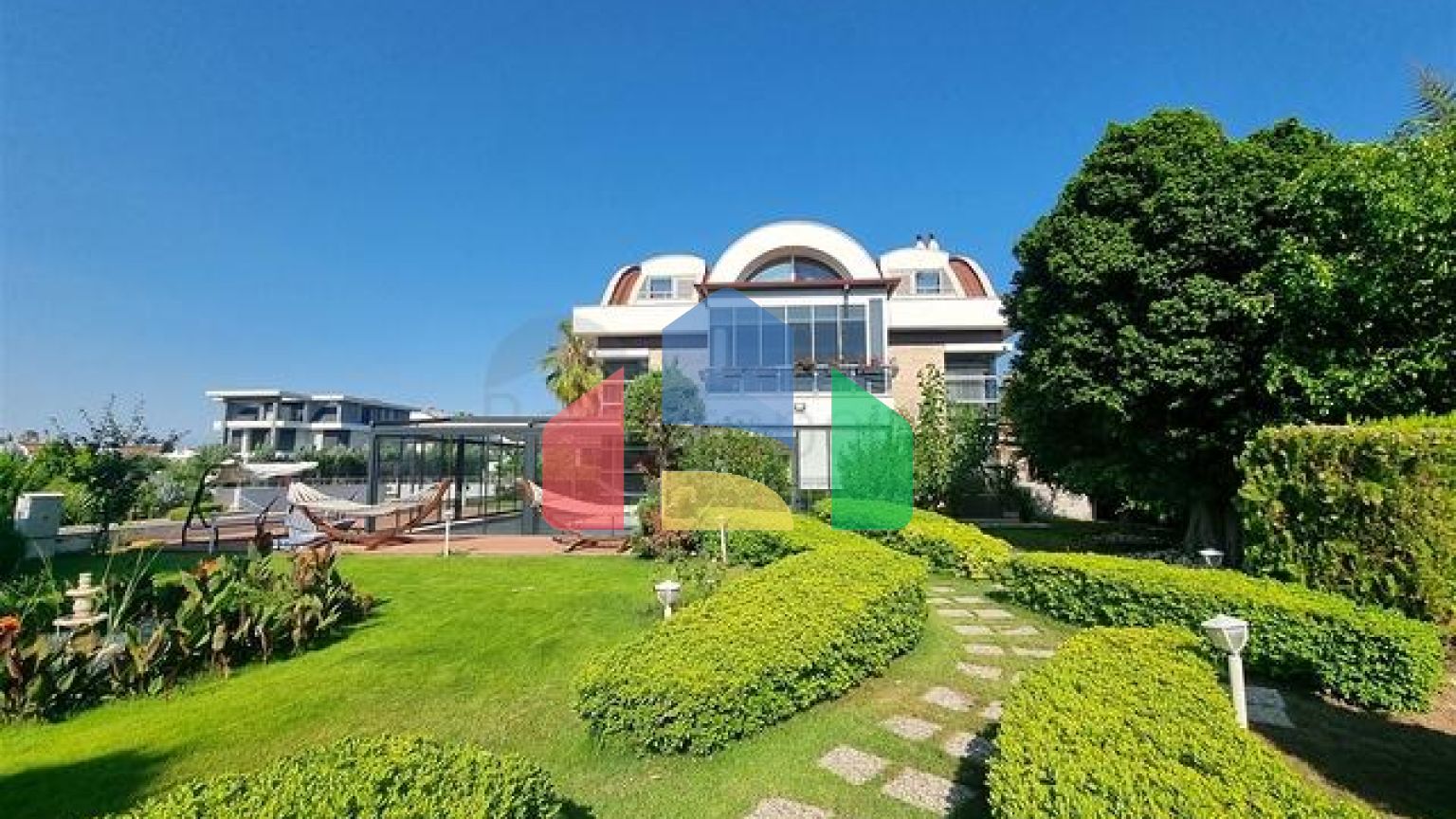 Вилла планировки 4+1 в микрорайоне Кадрие - Анталия