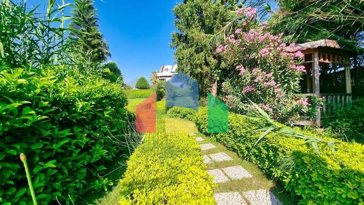 Вилла планировки 4+1 в микрорайоне Кадрие - Анталия