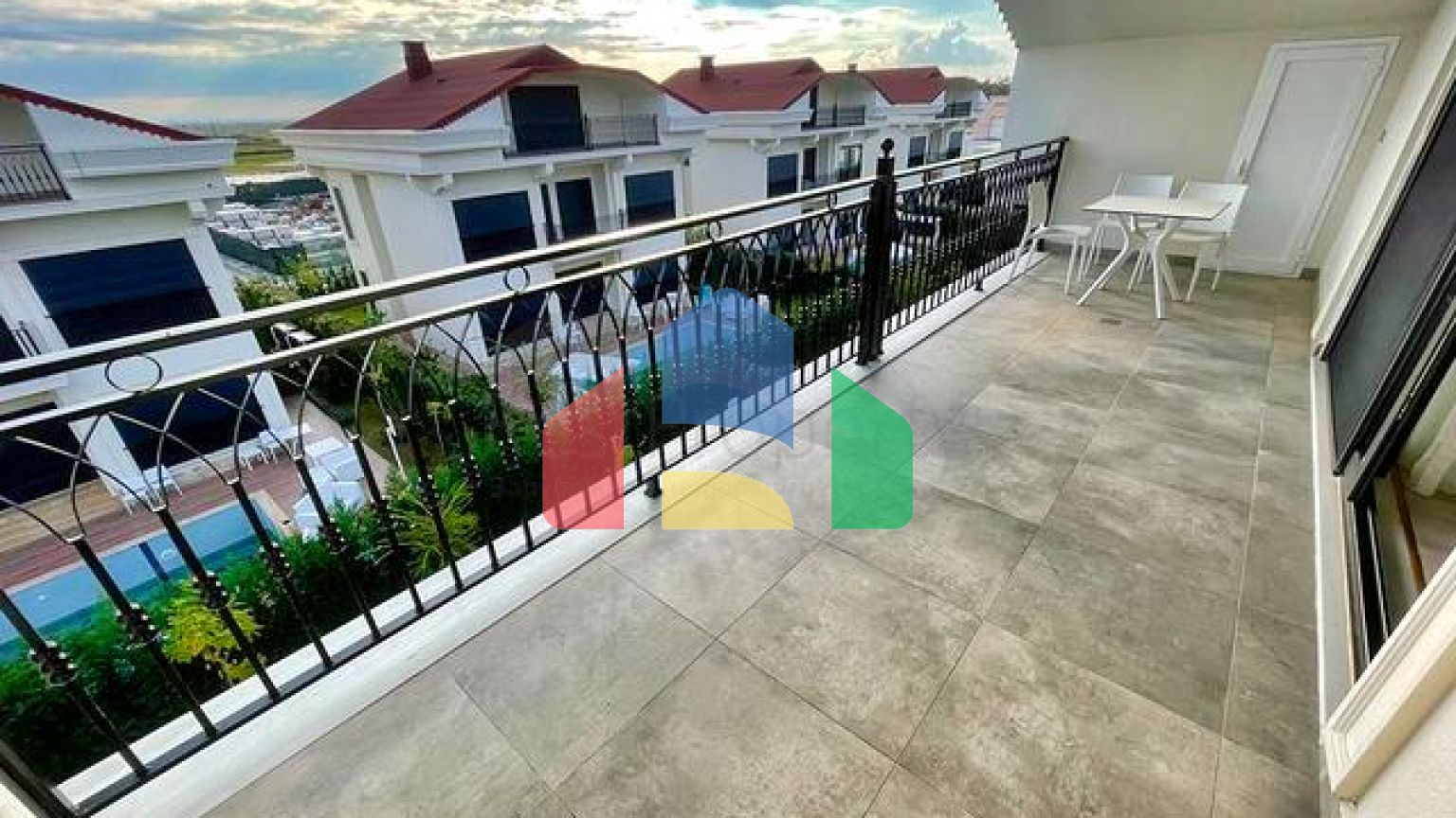 Виллы на завершении строительства в центре Белека