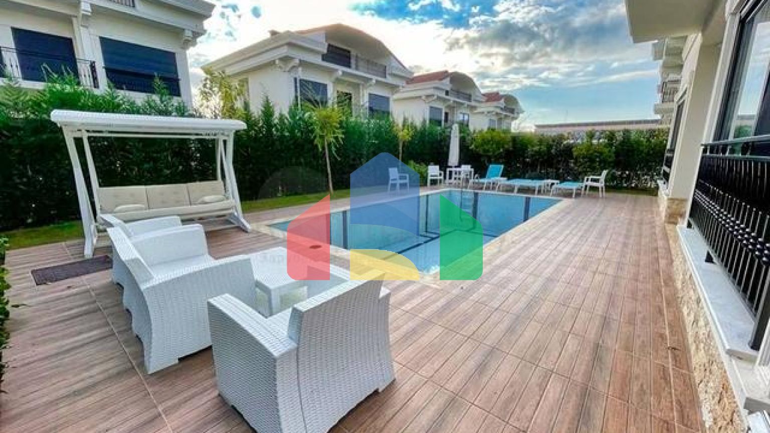 Виллы на завершении строительства в центре Белека