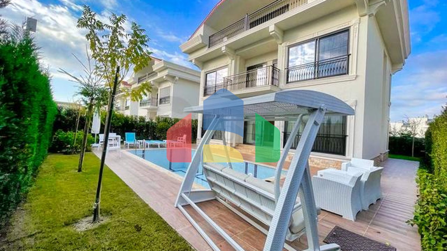 Виллы на завершении строительства в центре Белека