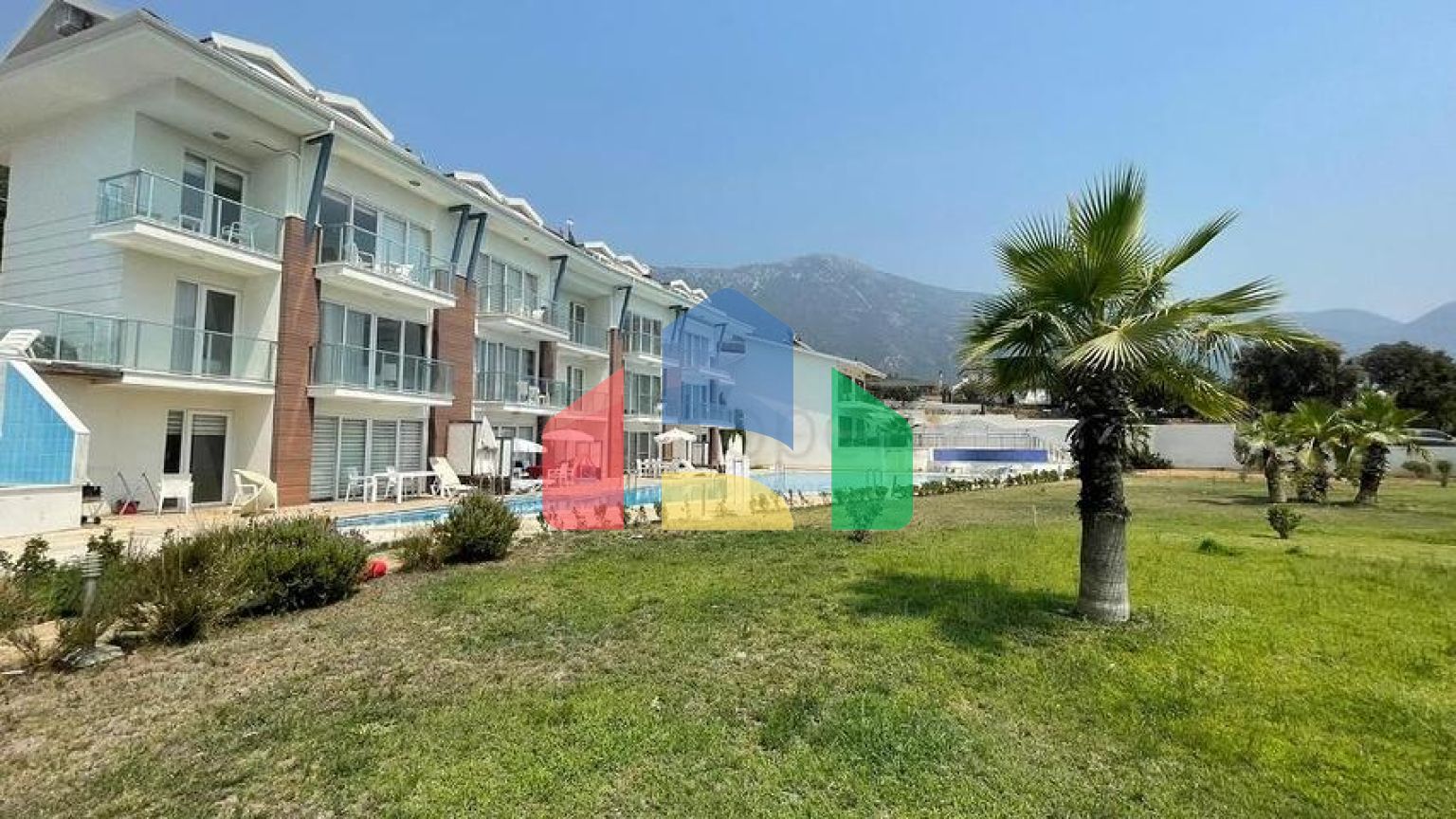 Квартира 2+1 с видом на горы , с большим бассейном -  Оваджыик