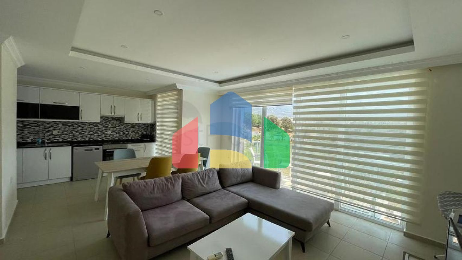 Квартира 2+1 с видом на горы , с большим бассейном -  Оваджыик