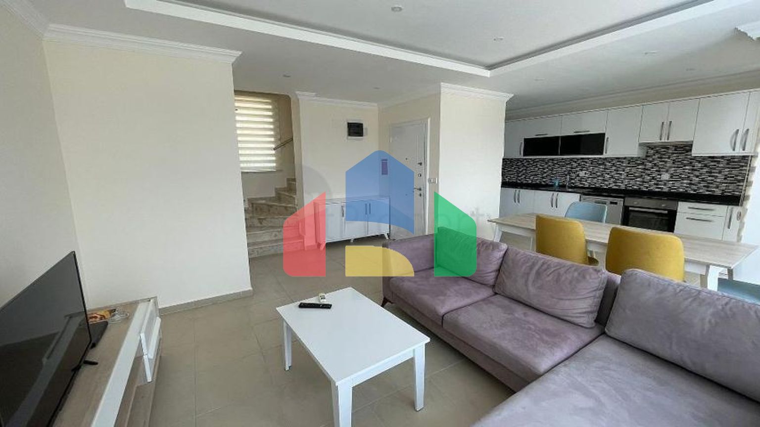 Квартира 2+1 с видом на горы , с большим бассейном -  Оваджыик