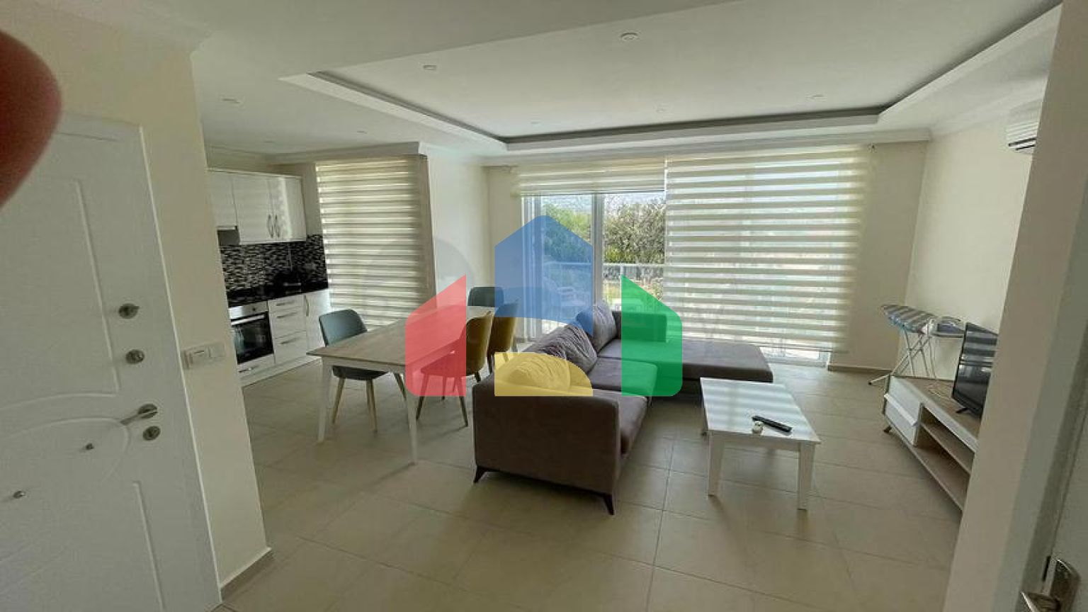 Квартира 2+1 с видом на горы , с большим бассейном -  Оваджыик