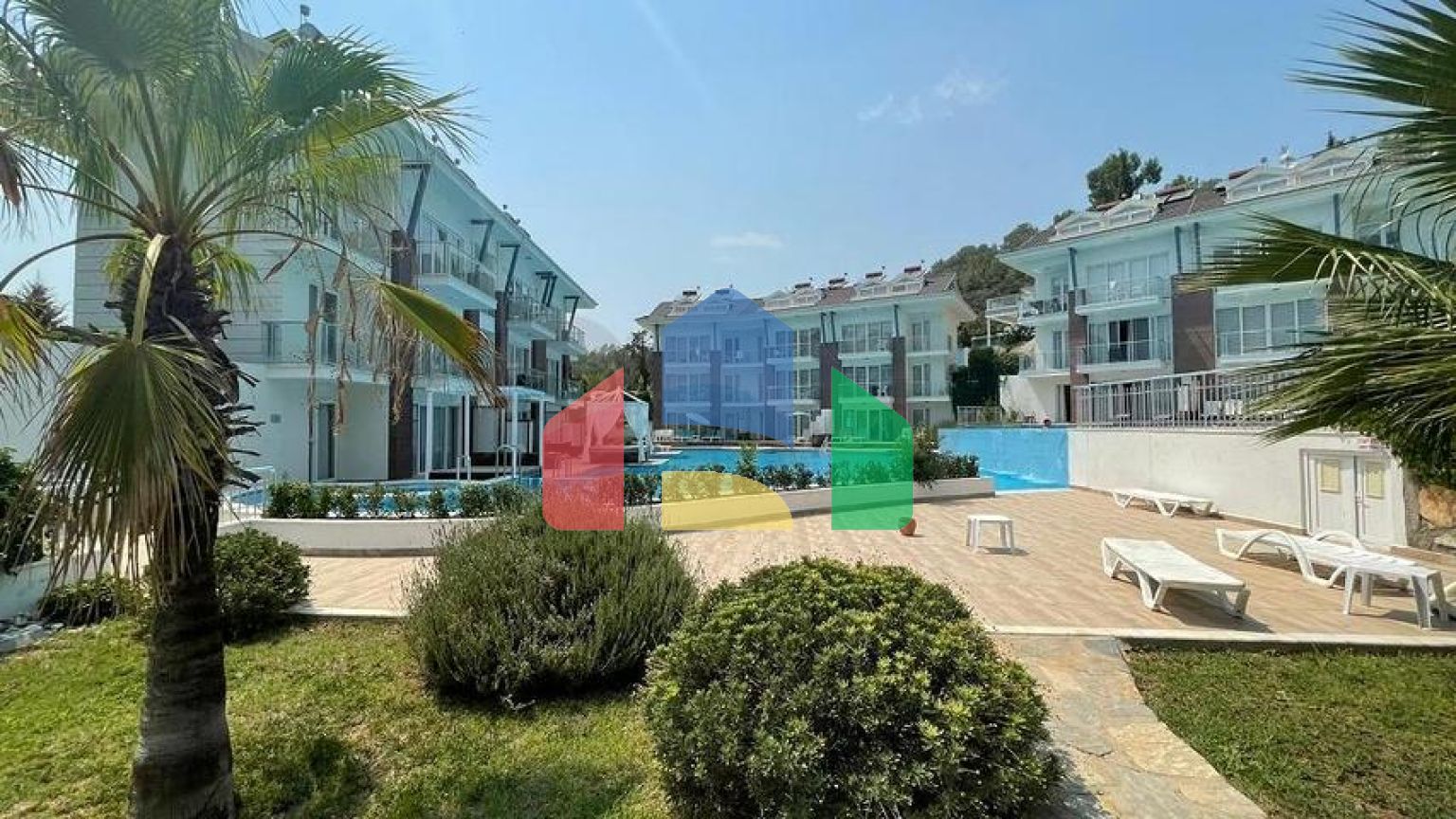 Квартира 2+1 с видом на горы , с большим бассейном -  Оваджыик