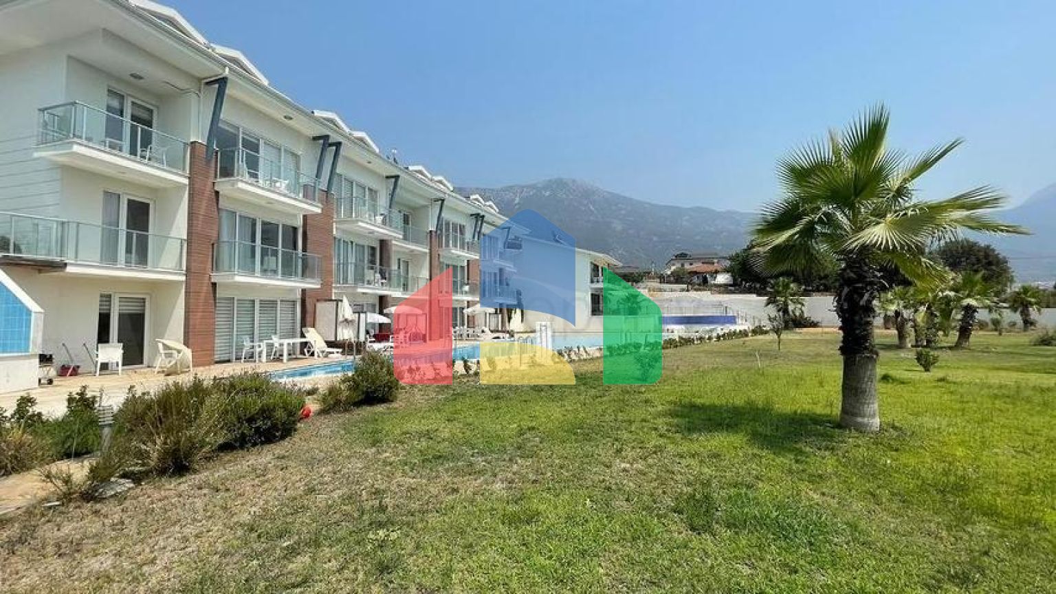 Квартира 2+1 с видом на горы , с большим бассейном -  Оваджыик