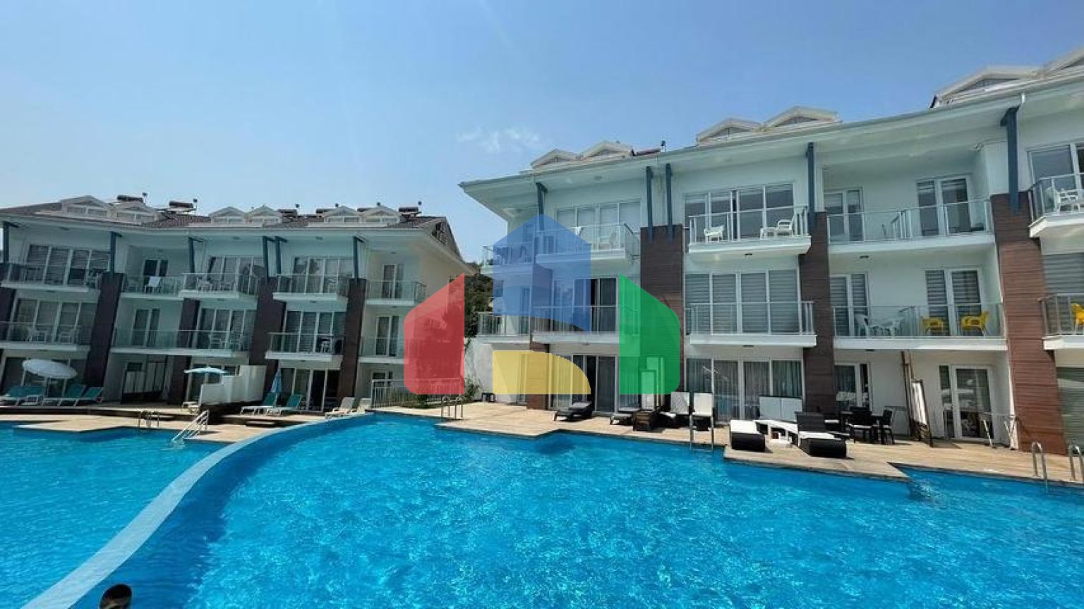 Квартира 2+1 с видом на горы , с большим бассейном -  Оваджыик