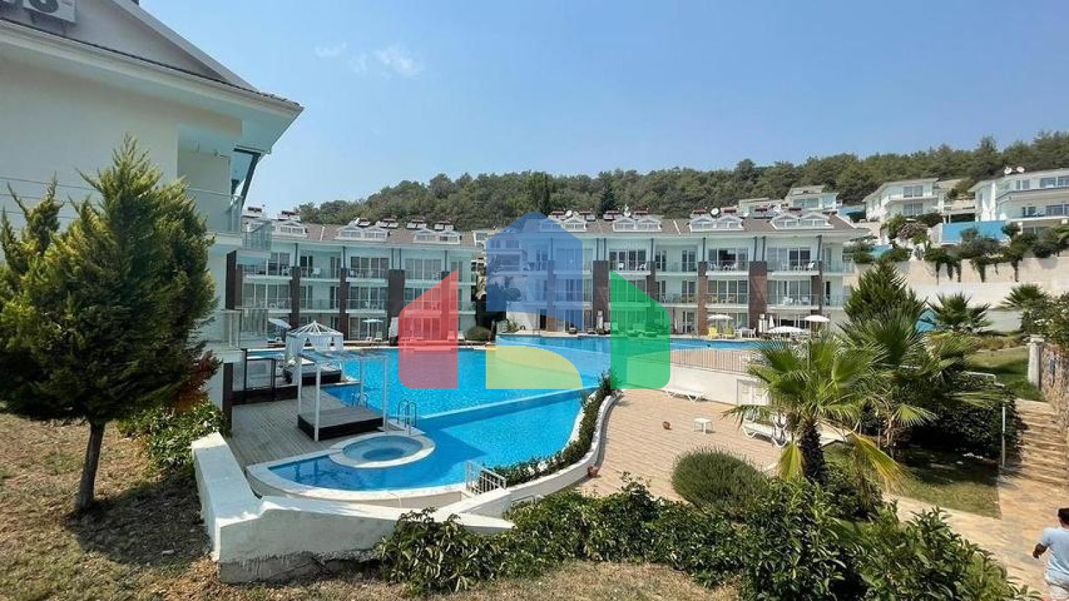 Квартира 2+1 с видом на горы , с большим бассейном -  Оваджыик