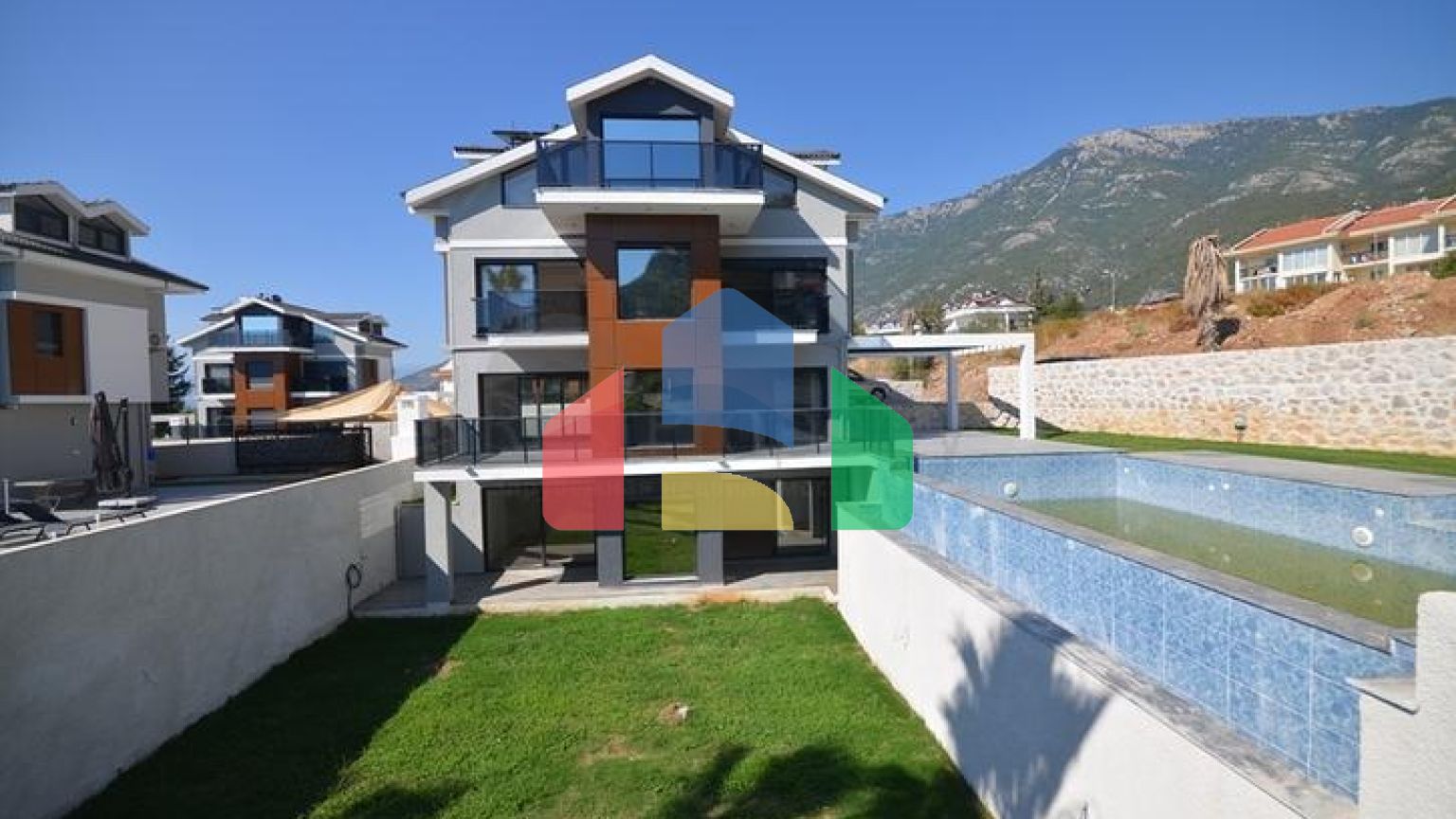 Вилла планировки 5+1 в районе Фетхие - Анталия