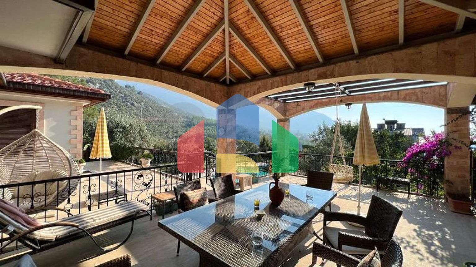 Вилла планировки 7+1 в районе Фетхие - Анталия