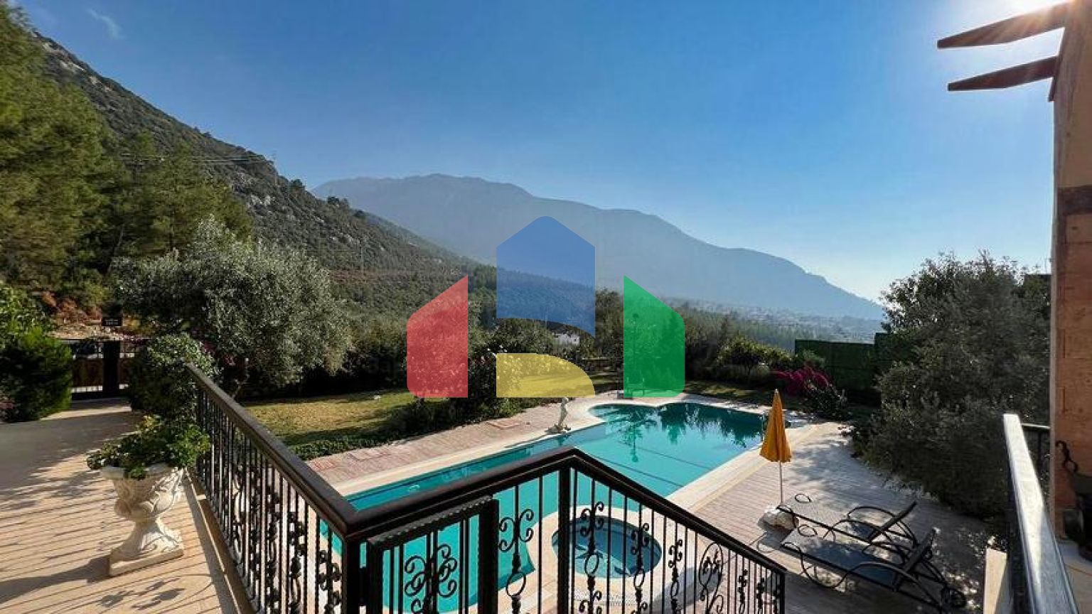 Вилла планировки 7+1 в районе Фетхие - Анталия