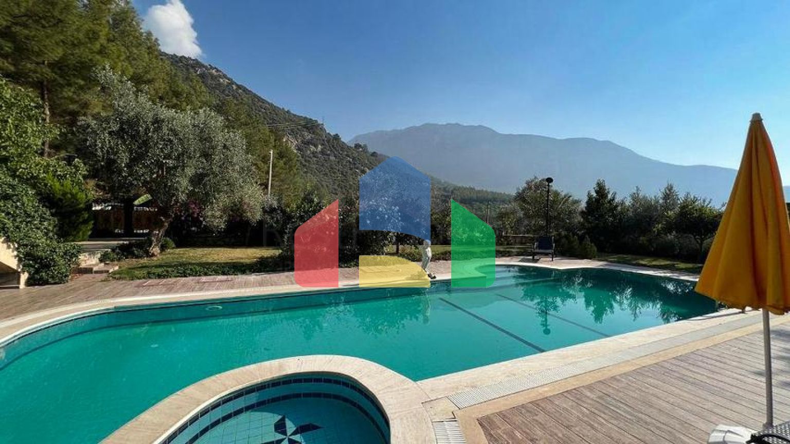 Вилла планировки 7+1 в районе Фетхие - Анталия