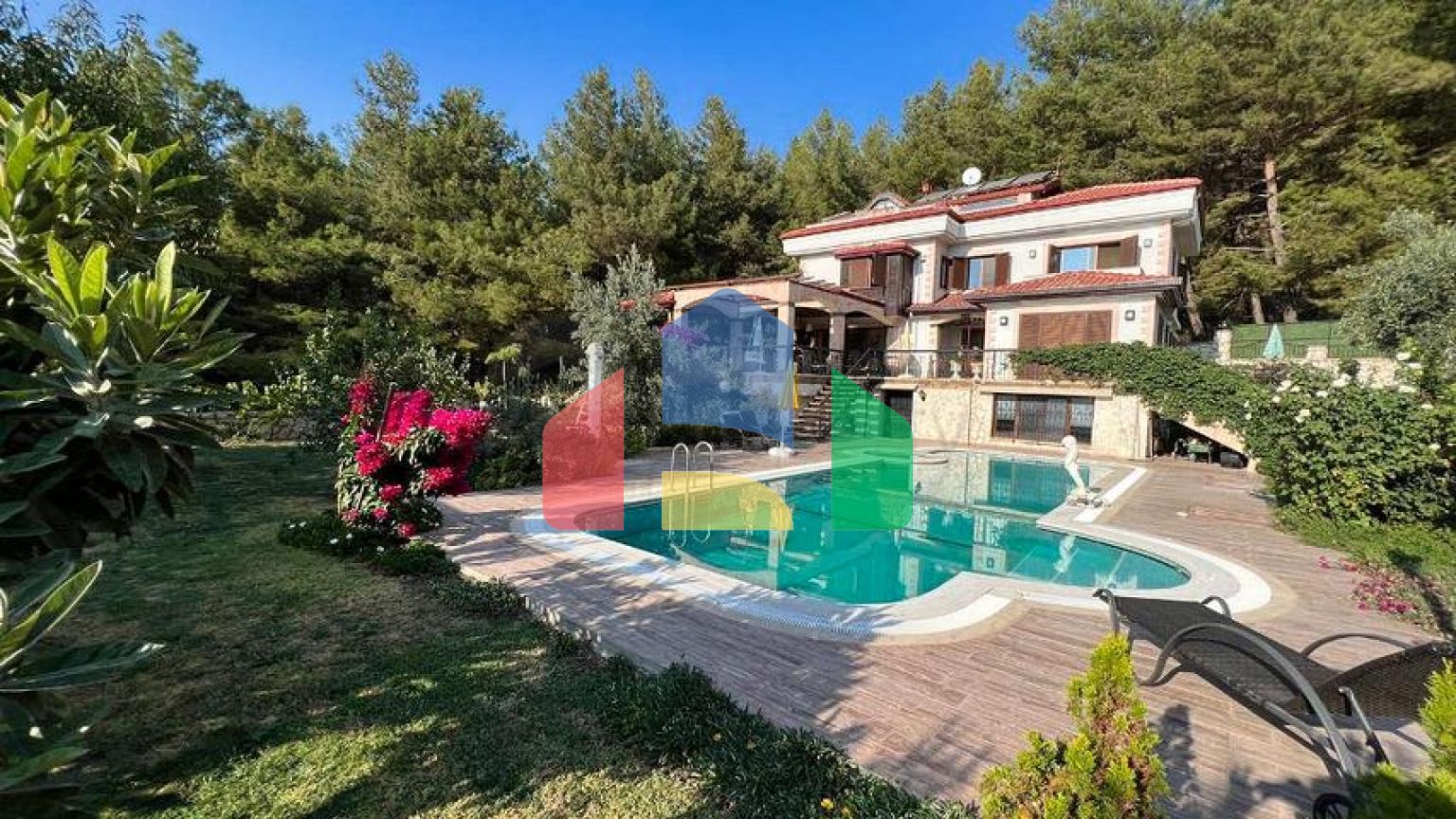 Вилла планировки 7+1 в районе Фетхие - Анталия