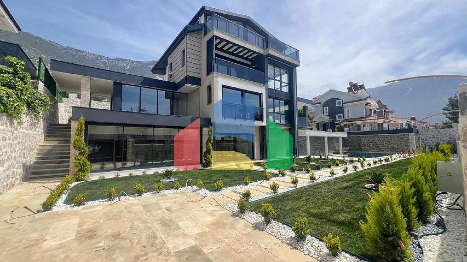 Вилла планировки 6+1 в районе Фетхие - Анталия