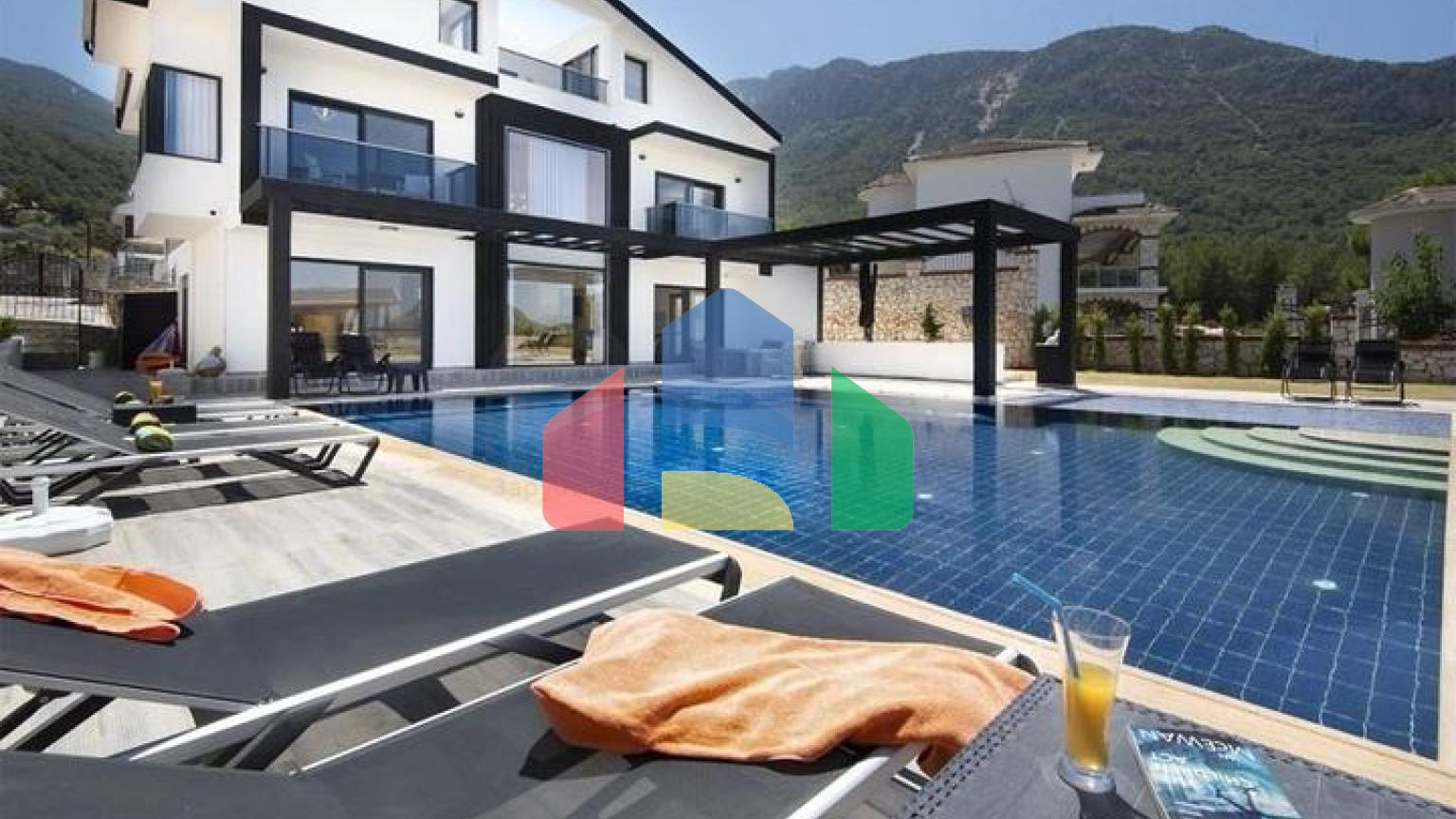 Вилла планировки 6+1 в районе Фетхие - Анталия