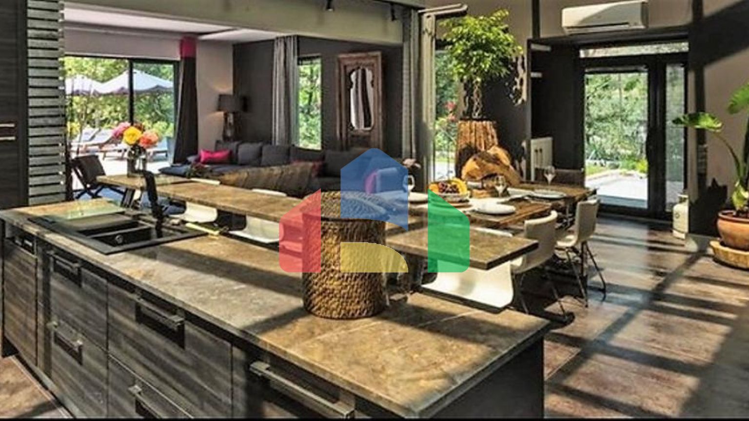 Вилла с большой усадьбой  в районе Фетхие