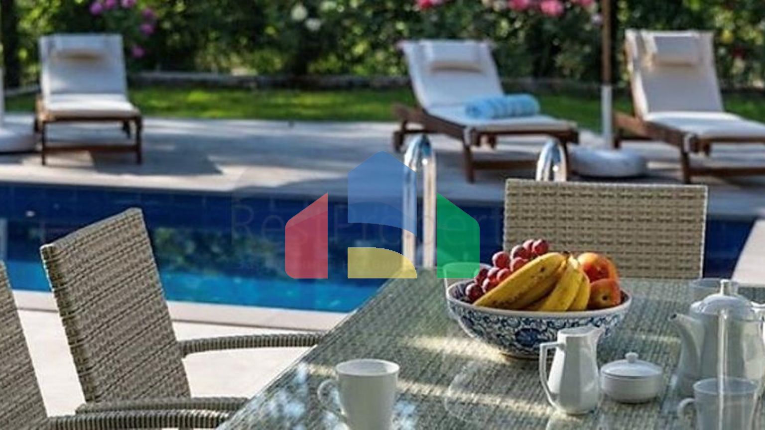 Вилла с большой усадьбой  в районе Фетхие