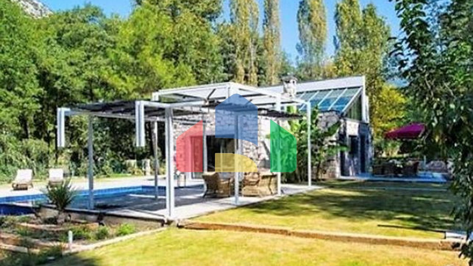 Вилла с большой усадьбой  в районе Фетхие