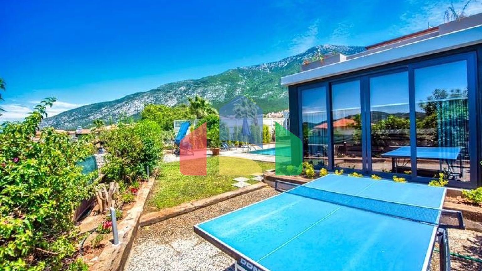 Вілла 3 + 1 з меблями з особистим басейном в Оваджике Фетхіє