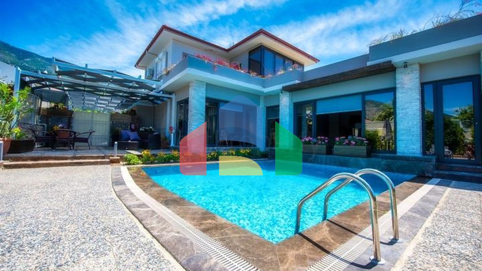 Вілла 3 + 1 з меблями з особистим басейном в Оваджике Фетхіє