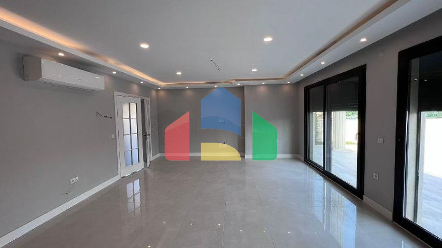 Вилла без мебели планировки 5+1 в районе Фетхие