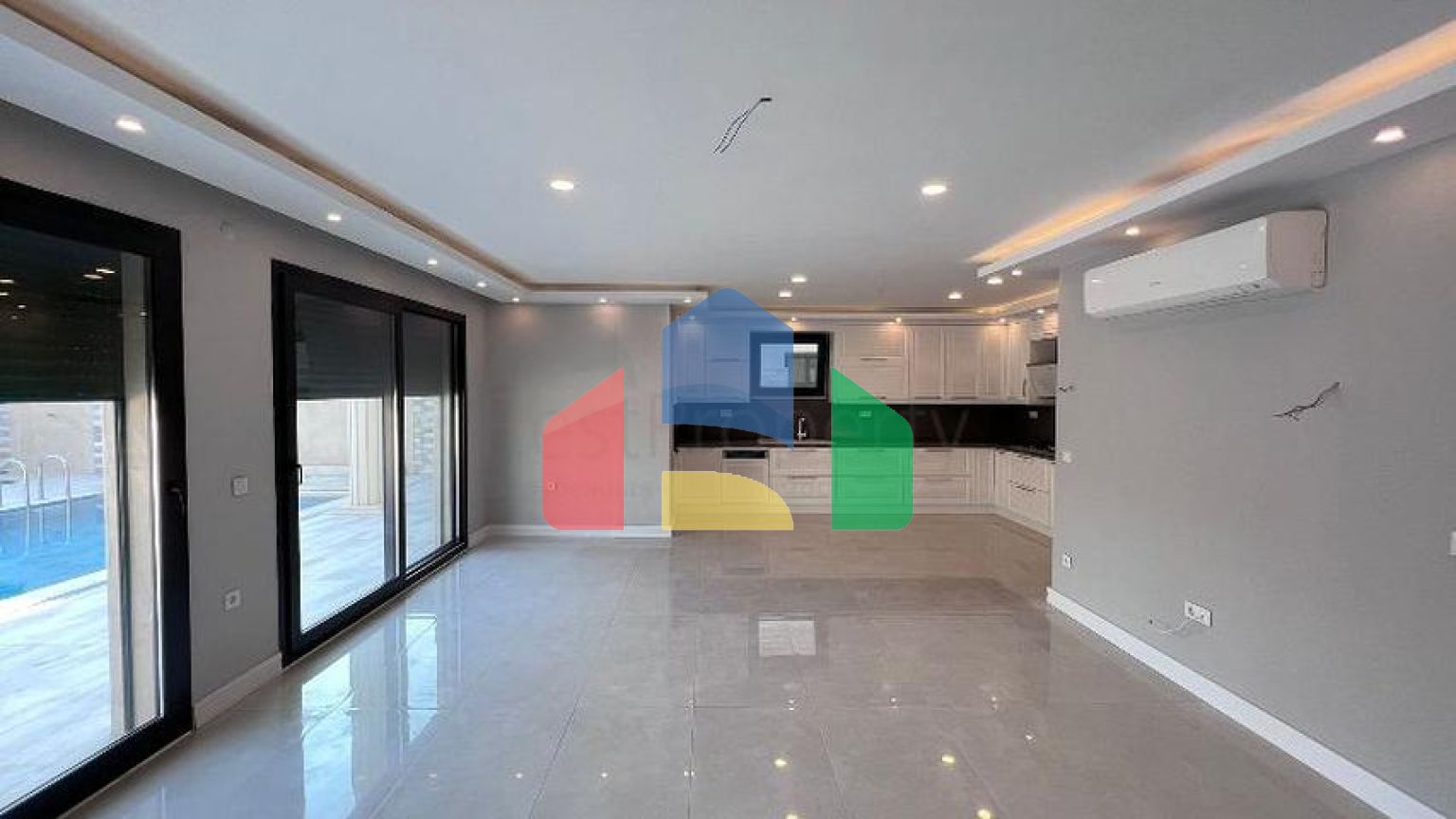 Вилла без мебели планировки 5+1 в районе Фетхие