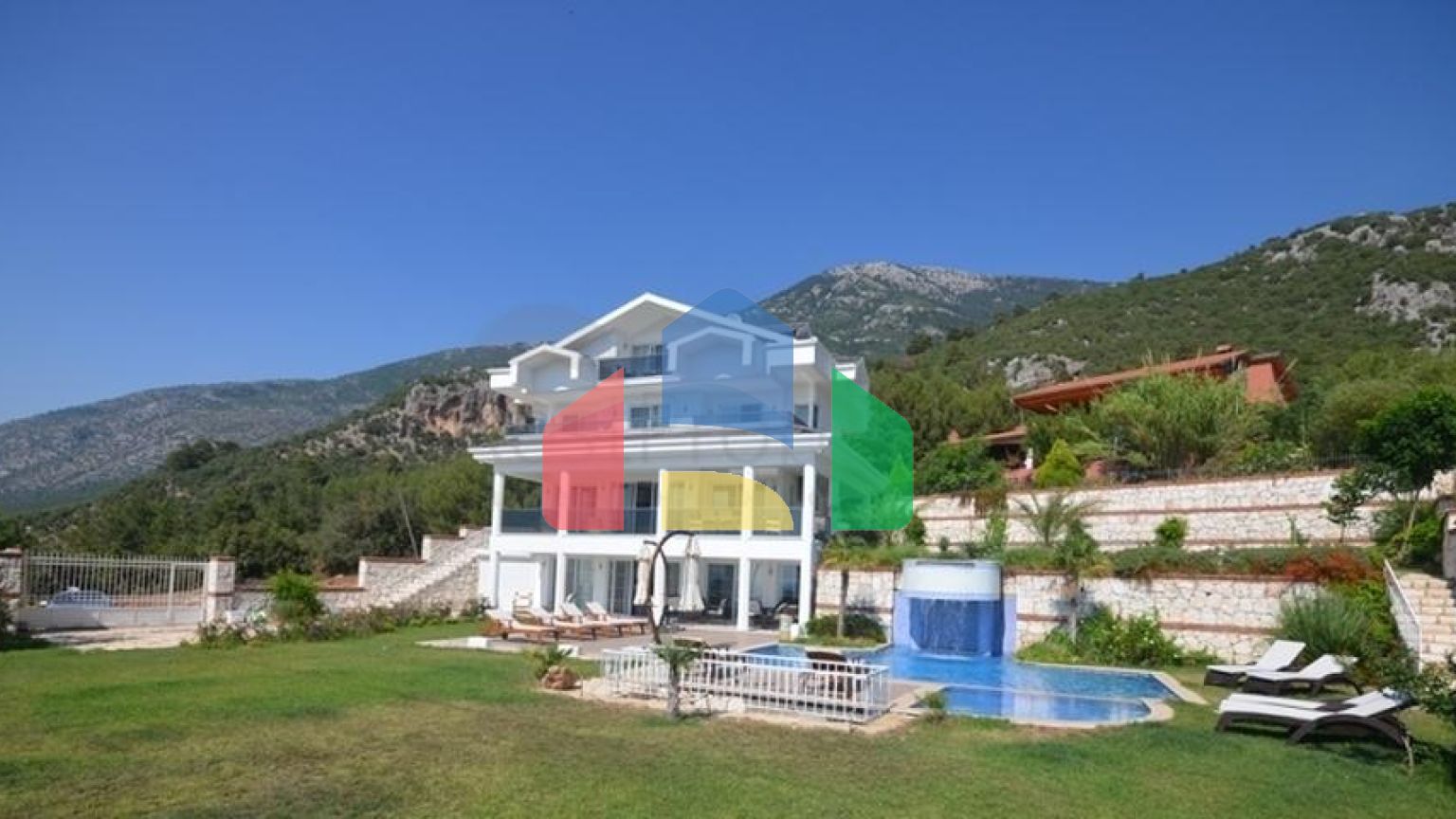 Шикарний особняк 5 + 2 в Фетхіє