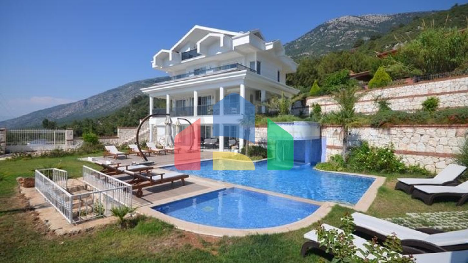 Шикарний особняк 5 + 2 в Фетхіє