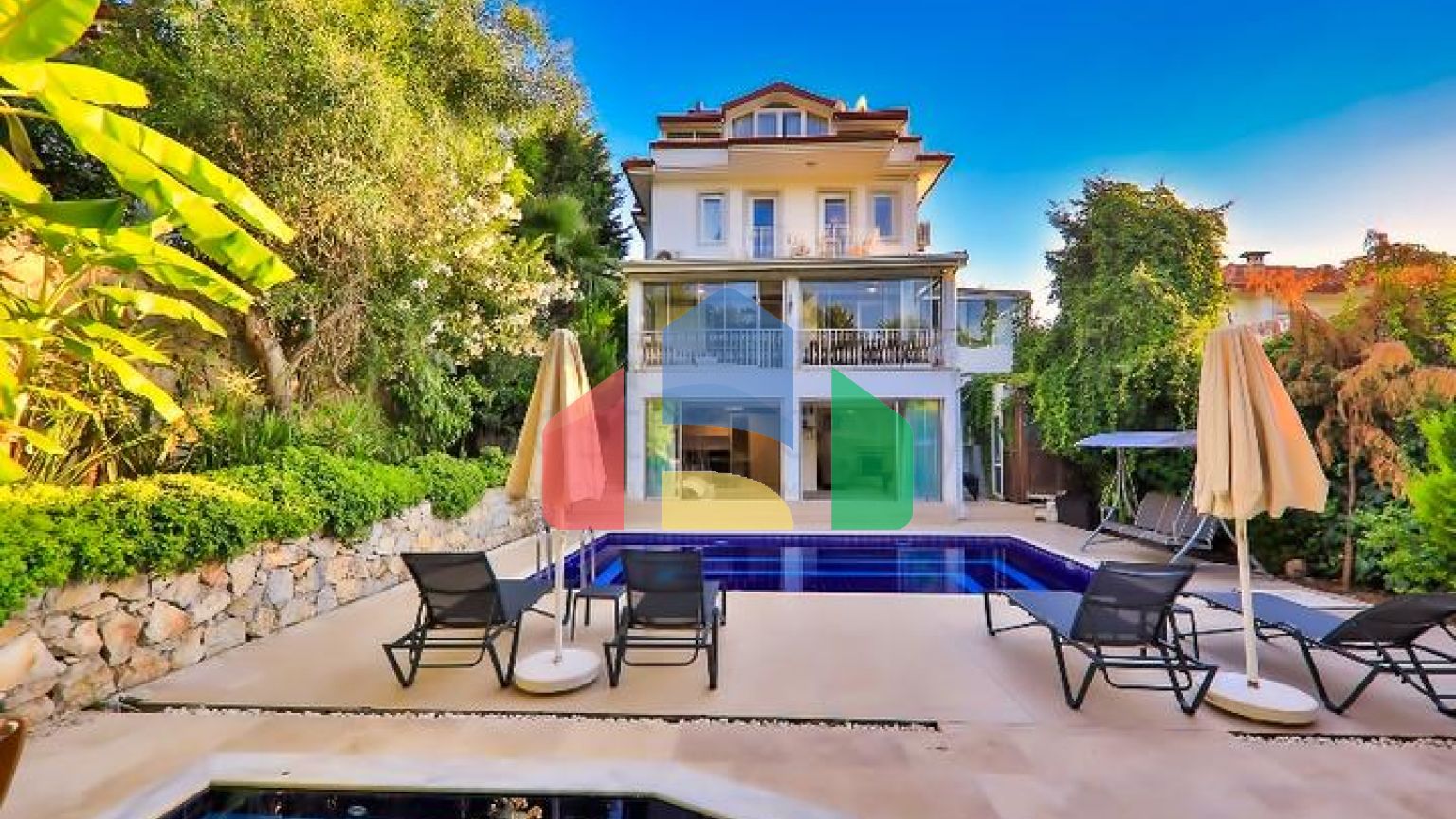 Вілла з басейном планування 5 + 1 в районі Фетхіє