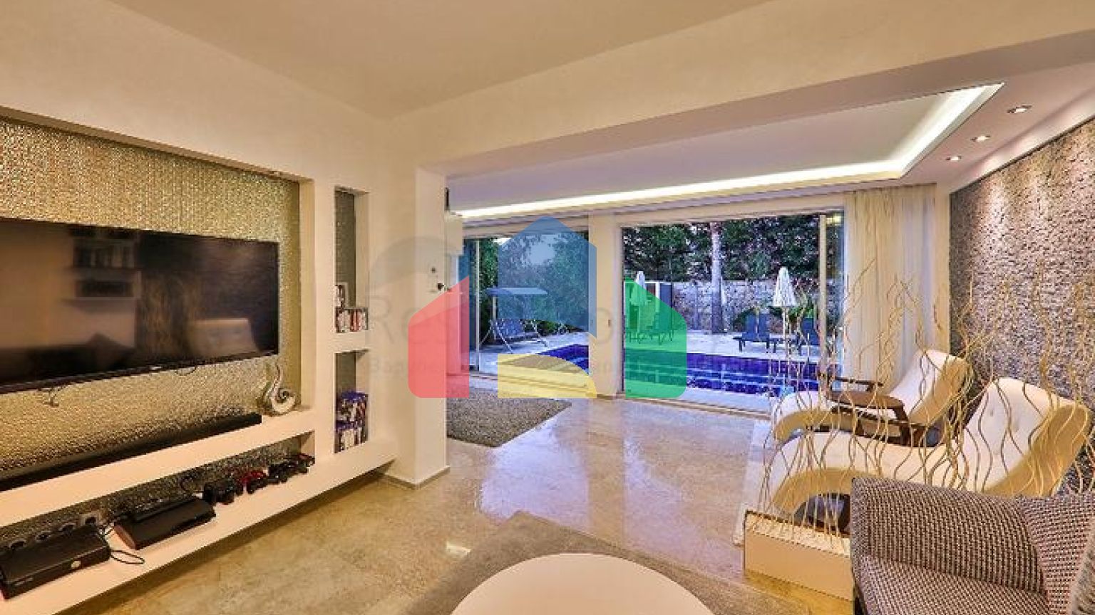 Вілла з басейном планування 5 + 1 в районі Фетхіє