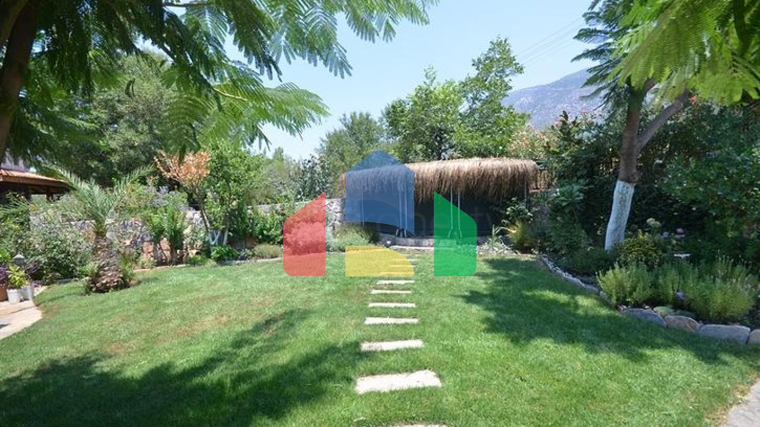 Вілла просторого планування 5 + 1 в районі Фетхіє