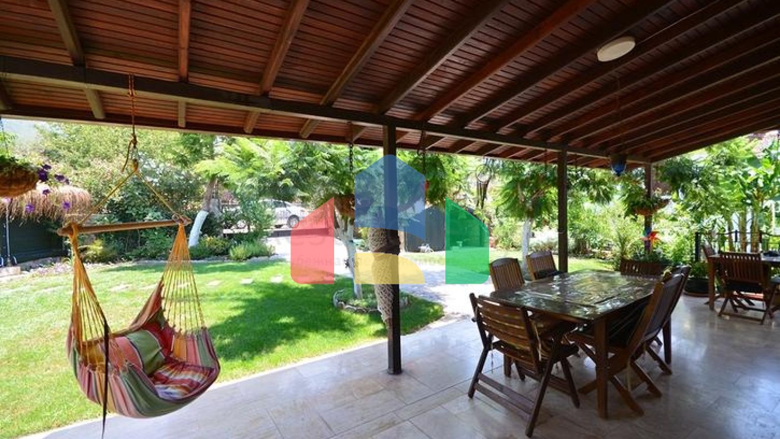 Вілла просторого планування 5 + 1 в районі Фетхіє