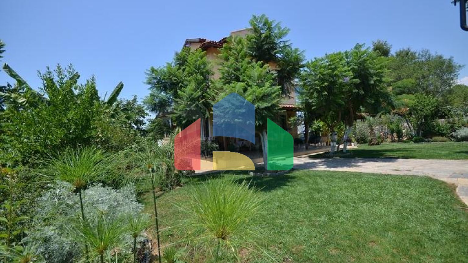 Вілла просторого планування 5 + 1 в районі Фетхіє