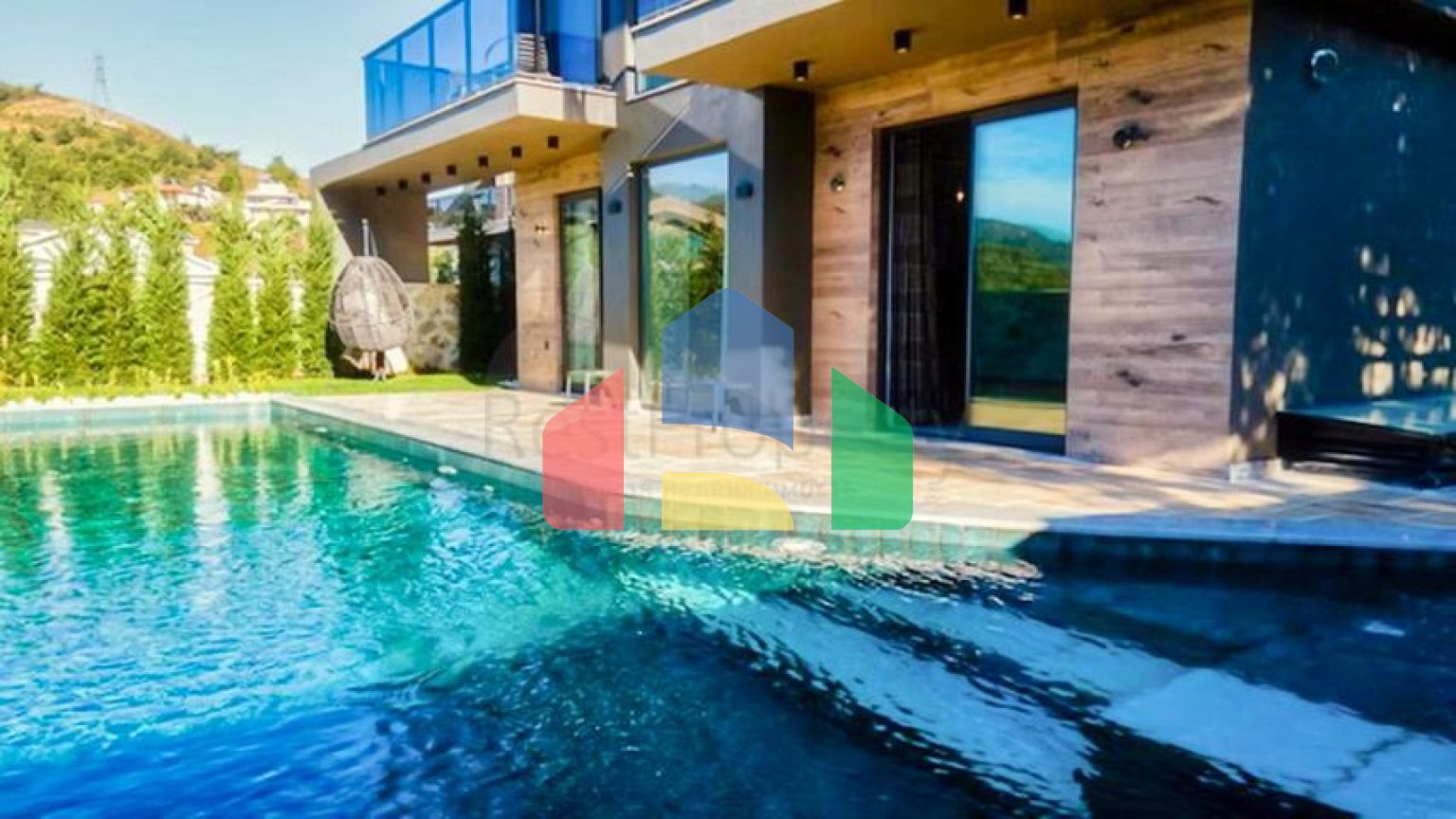 Отдельностоящая вилла с 3 спальнями в Чалыше