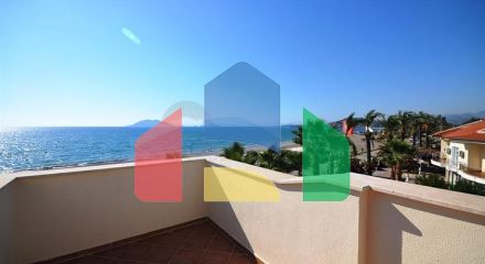 Вилла с собственным пляжем и прямым видом на море