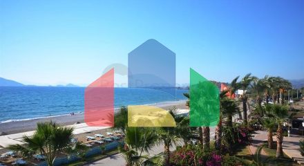 Вилла с собственным пляжем и прямым видом на море