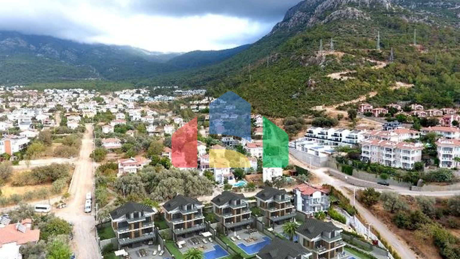 Вилла планировки 4+1 в удобно расположенном районе Фетхие